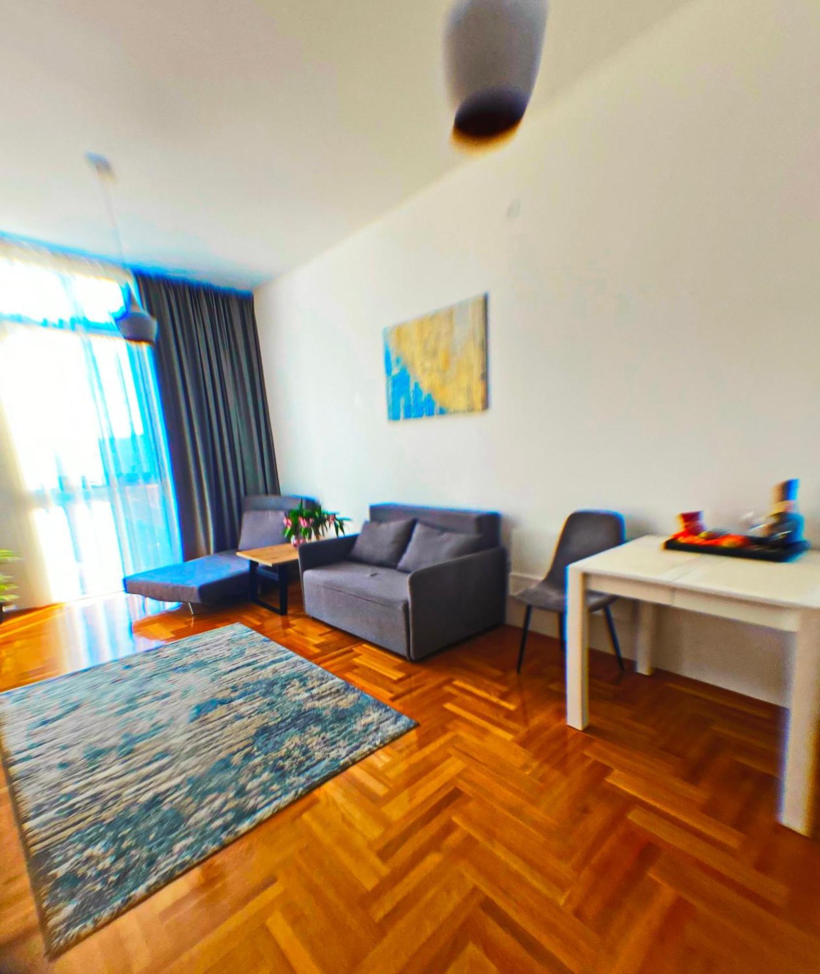 Apartment Sova ติวัต ภายนอก รูปภาพ