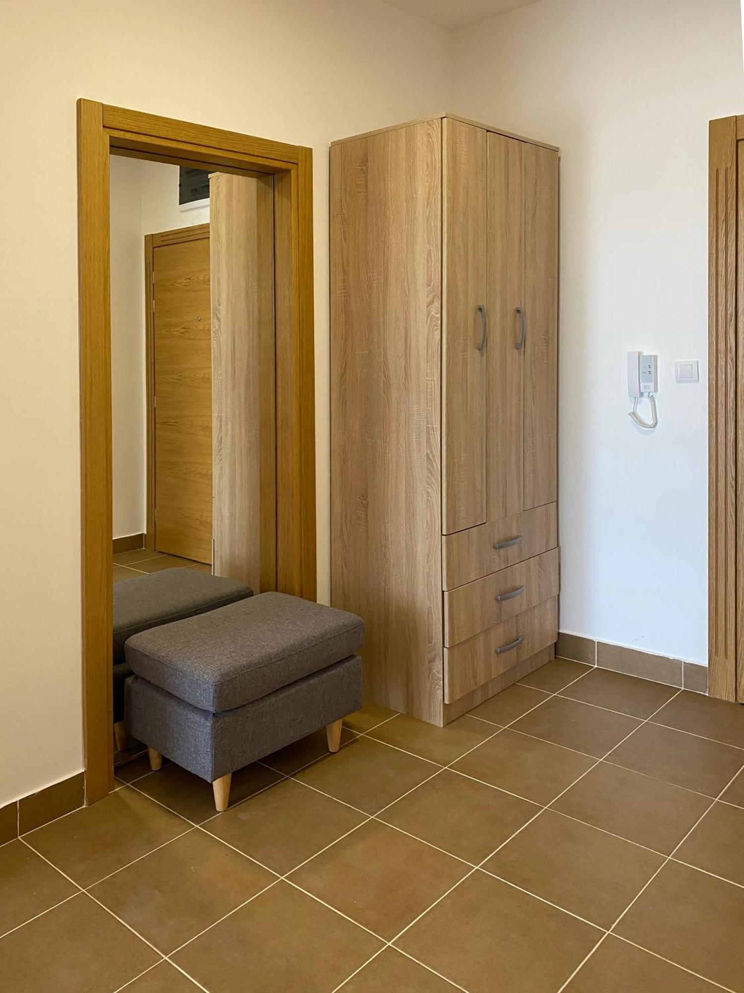 Apartment Sova ติวัต ภายนอก รูปภาพ